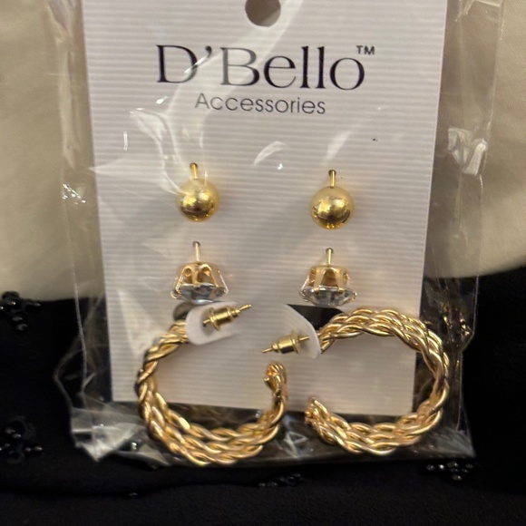 NWT Gold Tone Earrings with Elegant Design - Picture 1 of 2